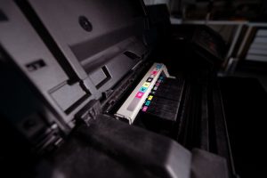 Epson kartuş değişimi: açık yazıcı CMYK mürekkep